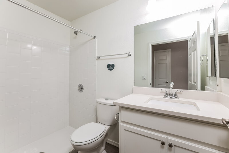 2,080/Mo, 5307 N 79th Dr Glendale, AZ 85303 Bathroom View