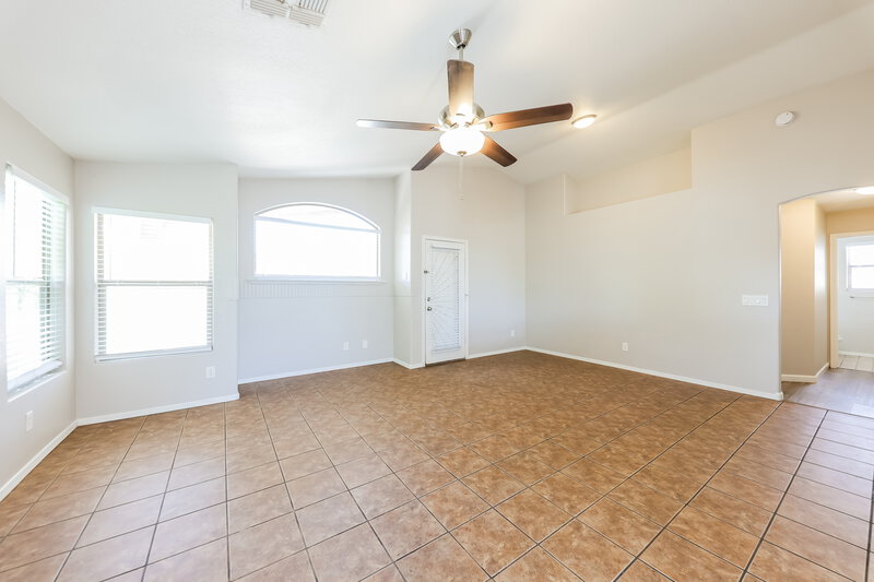 1,800/Mo, 13362 W Mauna Loa Ln Surprise, AZ 85379 Living Room View