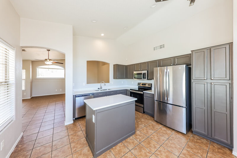 1,800/Mo, 13362 W Mauna Loa Ln Surprise, AZ 85379 Kitchen View 2