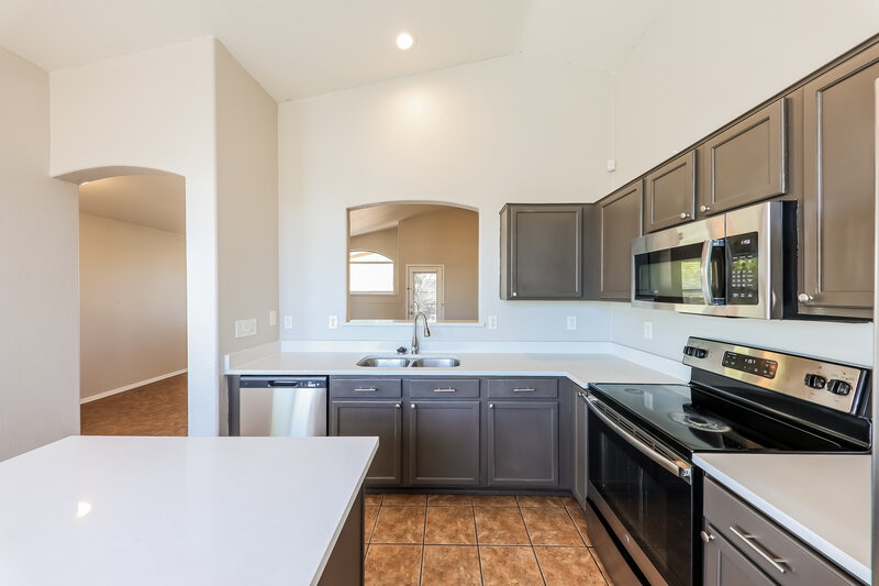 1,800/Mo, 13362 W Mauna Loa Ln Surprise, AZ 85379 Kitchen View 3