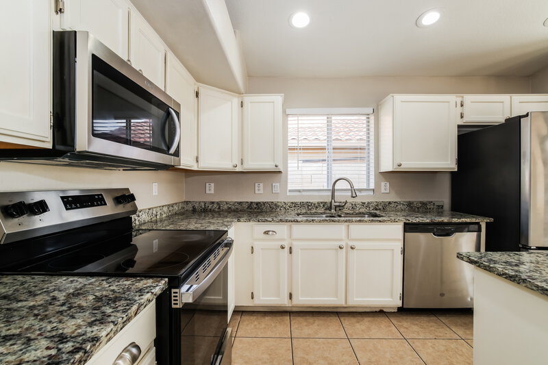 2,320/Mo, 6925 E Laguna Azul Ave Mesa, AZ 85209 Kitchen View 2