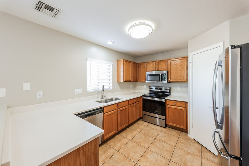 2,040/Mo, 12430 W Valentine Ave El Mirage, AZ 85335 Kitchen View