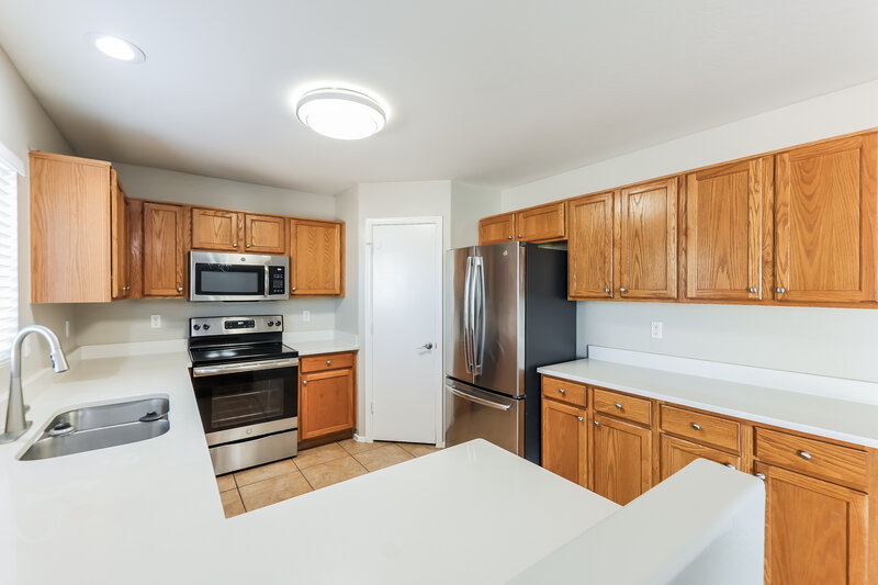 2,040/Mo, 12430 W Valentine Ave El Mirage, AZ 85335 Kitchen View 2