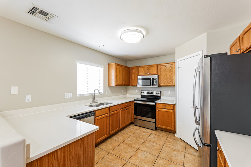 1,925/Mo, 12430 W Valentine Ave El Mirage, AZ 85335 Kitchen View