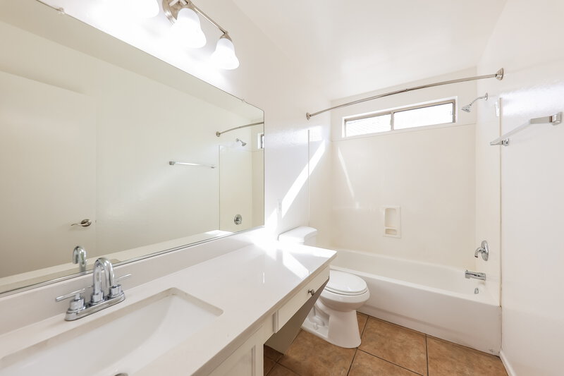 2,040/Mo, 12430 W Valentine Ave El Mirage, AZ 85335 Bathroom View