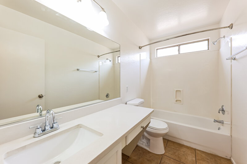 1,925/Mo, 12430 W Valentine Ave El Mirage, AZ 85335 Bathroom View