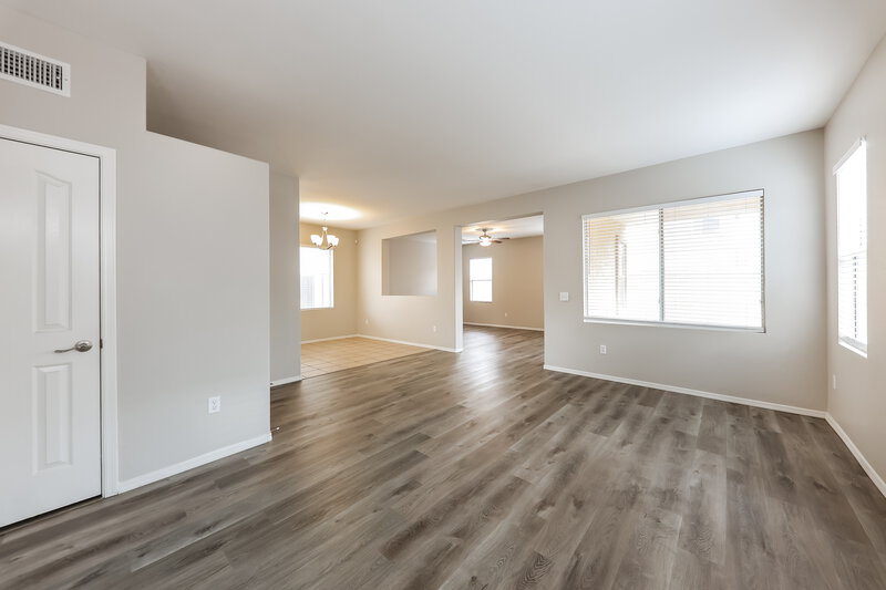 1,835/Mo, 4010 W Pollack St Phoenix, AZ 85041 Living Room View