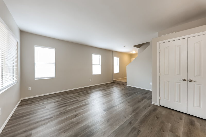 1,835/Mo, 4010 W Pollack St Phoenix, AZ 85041 Living Room View 2