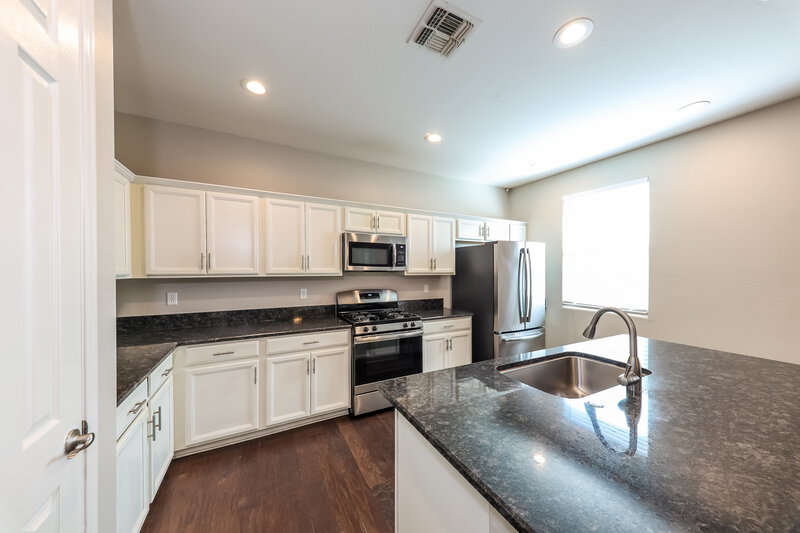 1,990/Mo, 1187 N 164th Ave Goodyear, AZ 85338 Kitchen View 2