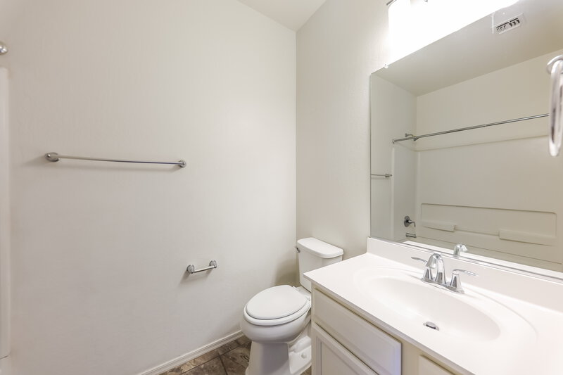 1,990/Mo, 1187 N 164th Ave Goodyear, AZ 85338 Bathroom View