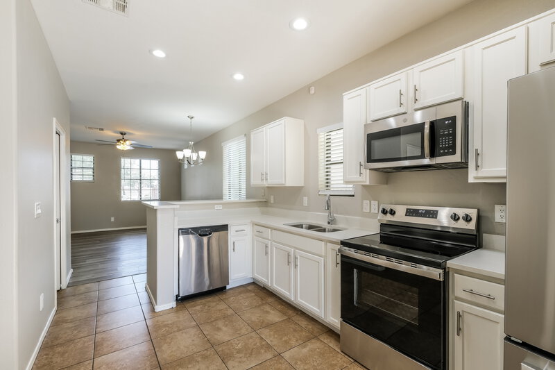 1,815/Mo, 10317 W Monterosa Ave Phoenix, AZ 85037 Kitchen View 2