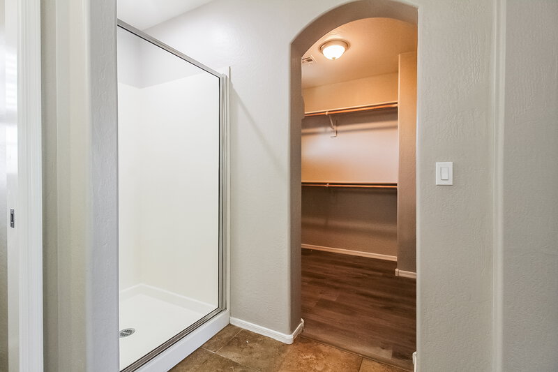 0/Mo, 10317 W Monterosa Ave Phoenix, AZ 85037 Main Bathroom View 2
