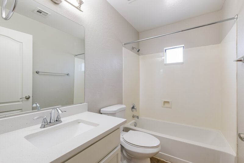1,815/Mo, 10317 W Monterosa Ave Phoenix, AZ 85037 Bathroom View