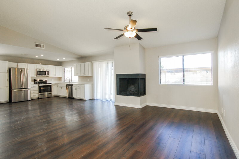 2,015/Mo, 10308 W Calle Del Oro Phoenix, AZ 85037 Living Room View