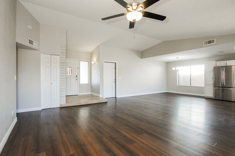 2,015/Mo, 10308 W Calle Del Oro Phoenix, AZ 85037 Living Room View 2