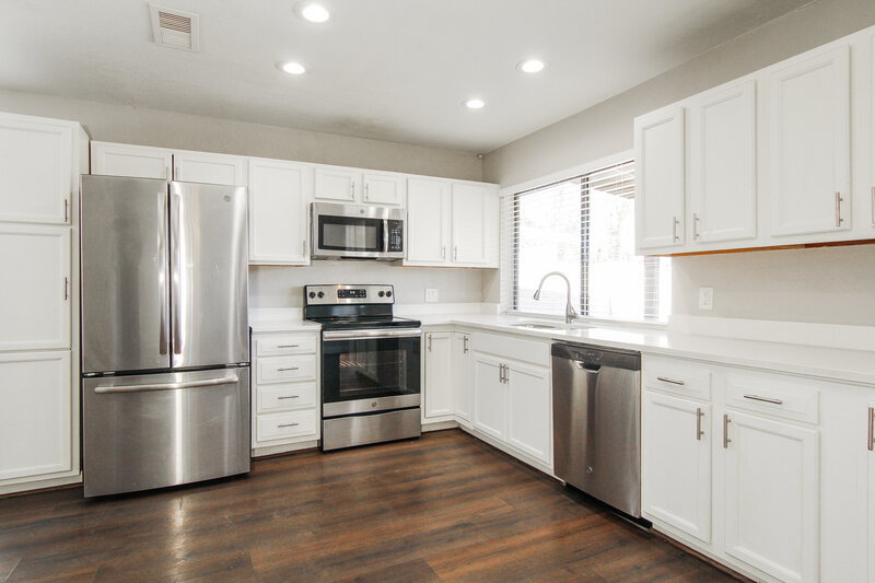 2,015/Mo, 10308 W Calle Del Oro Phoenix, AZ 85037 Kitchen View