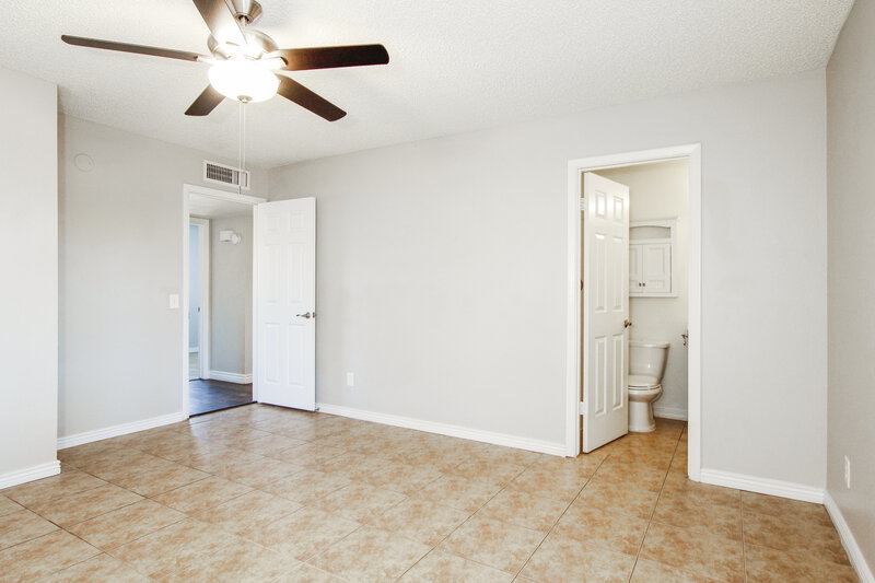 2,015/Mo, 10308 W Calle Del Oro Phoenix, AZ 85037 Main Bedroom View 2