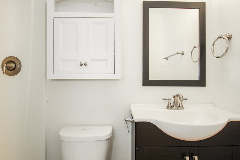 2,015/Mo, 10308 W Calle Del Oro Phoenix, AZ 85037 Main Bathroom View