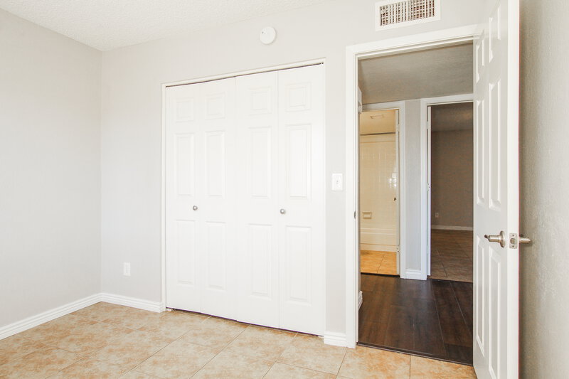 2,015/Mo, 10308 W Calle Del Oro Phoenix, AZ 85037 Bedroom View 2