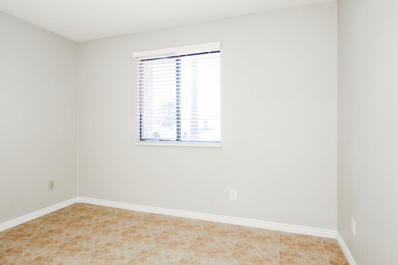 2,015/Mo, 10308 W Calle Del Oro Phoenix, AZ 85037 Bedroom View 3