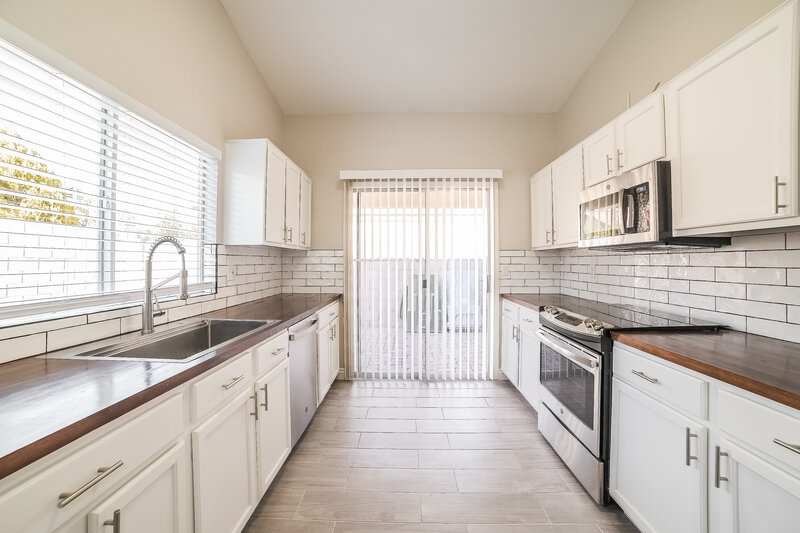 2,295/Mo, 3036 E Pontiac Dr Phoenix, AZ 85050 Kitchen View