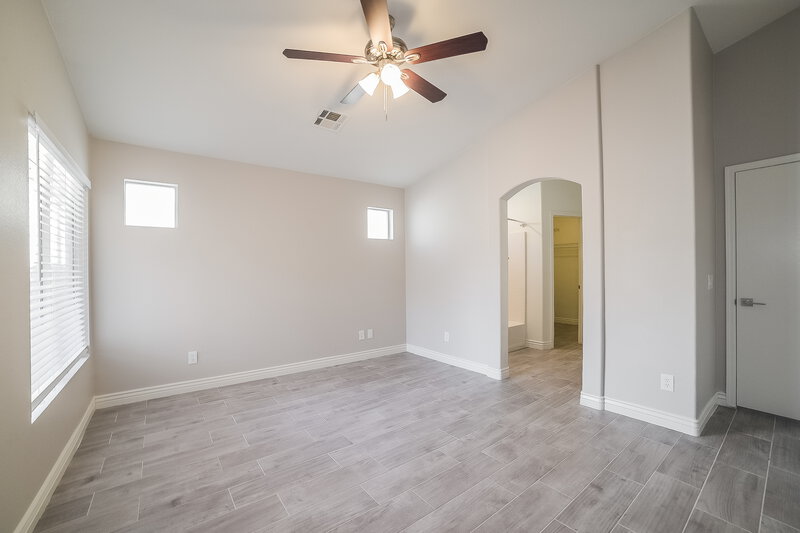 2,295/Mo, 3036 E Pontiac Dr Phoenix, AZ 85050 Main Bedroom View