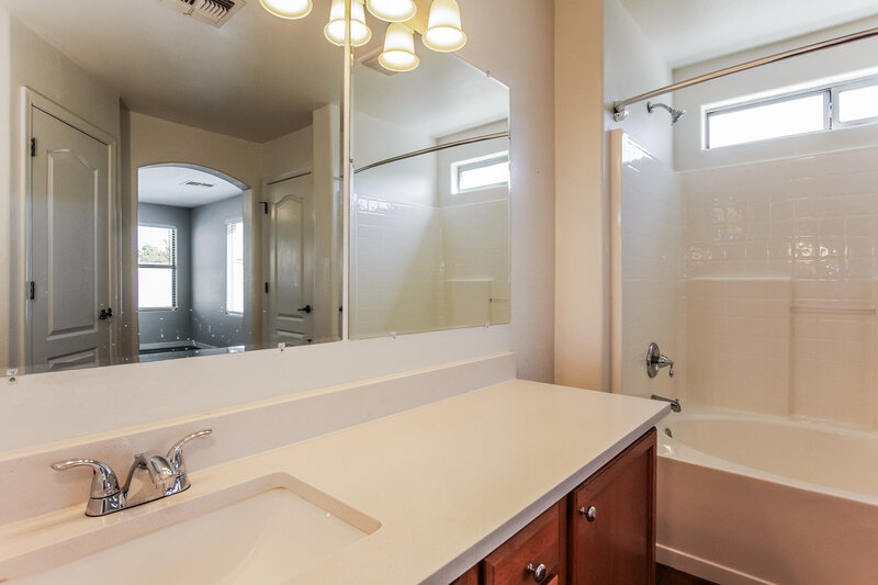 1,825/Mo, 25021 W Vista Norte St Buckeye, AZ 85326 Main Bathroom View