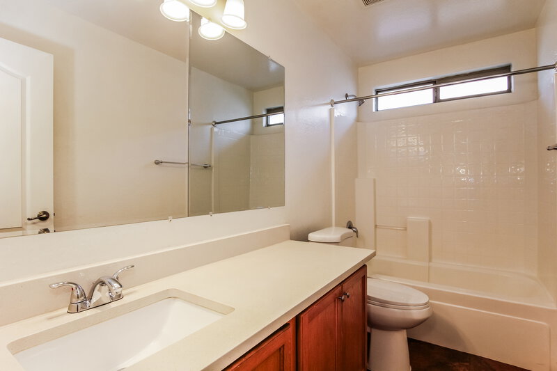 1,825/Mo, 25021 W Vista Norte St Buckeye, AZ 85326 Main Bathroom View 2