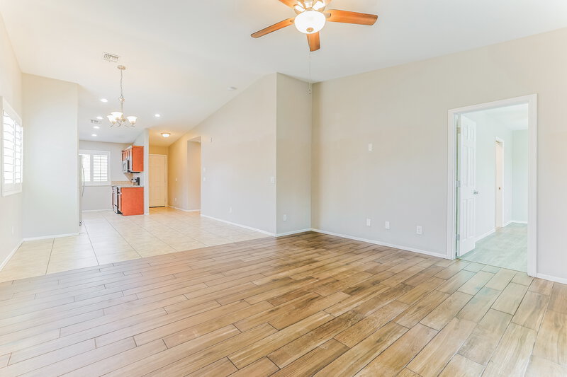 2,095/Mo, 8127 S 5Th Ave Phoenix, AZ 85041 Living Room View 2