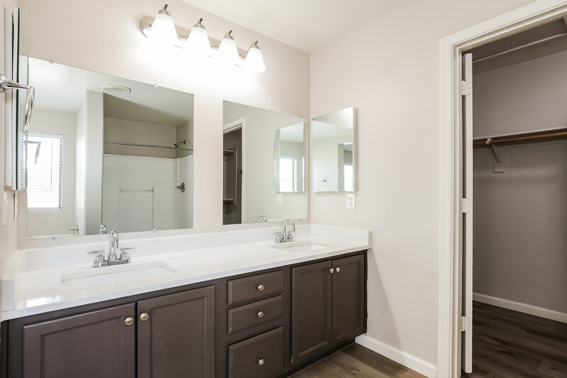 2,225/Mo, 9380 W Williams St Tolleson, AZ 85353 Main Bathroom View 2