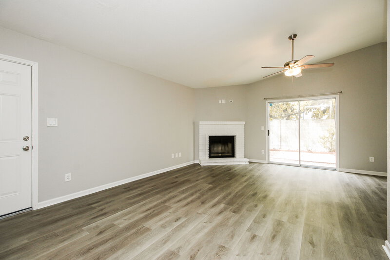 2,045/Mo, 1616 N Alta Mesa Dr # 59 Mesa, AZ 85205 Living Room View 2