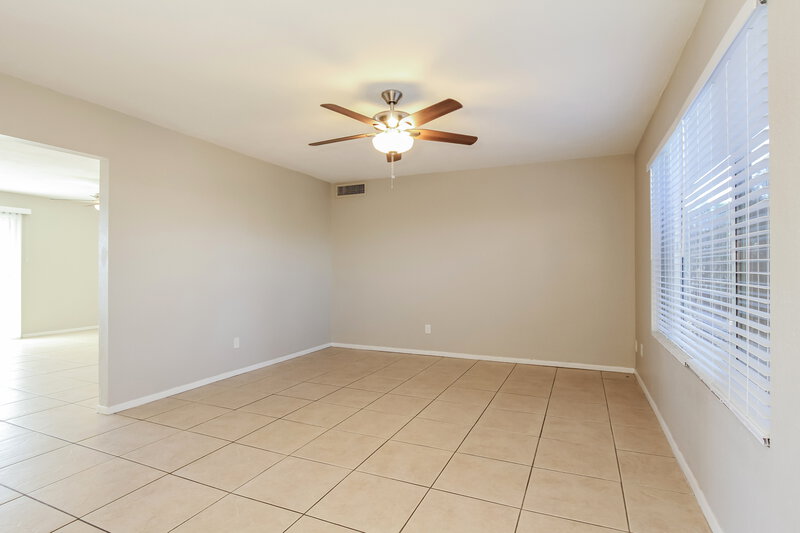 1,975/Mo, 20401 N 8th Avenue Phoenix, AZ 85027 Living Room View