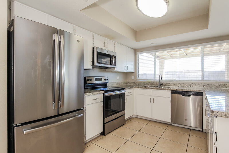 1,975/Mo, 20401 N 8th Avenue Phoenix, AZ 85027 Kitchen View
