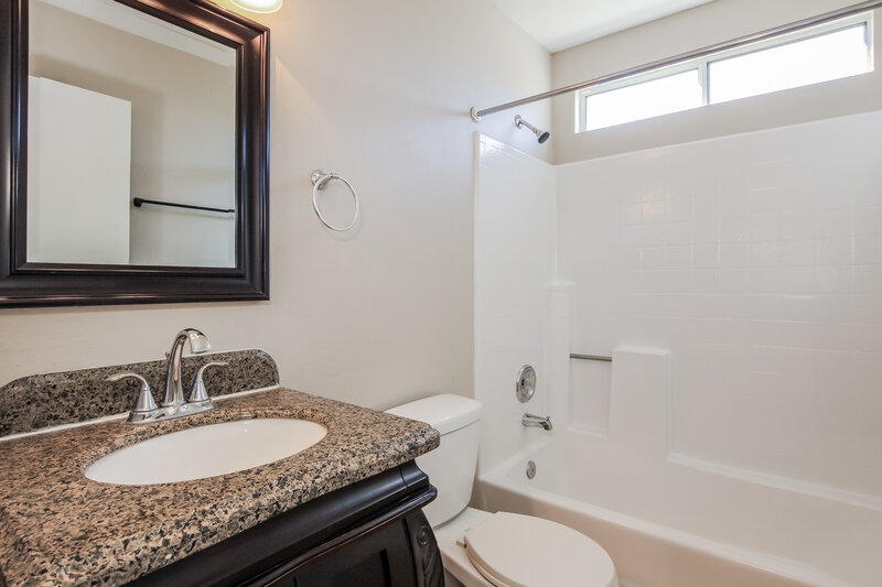 1,975/Mo, 20401 N 8th Avenue Phoenix, AZ 85027 Bathroom View
