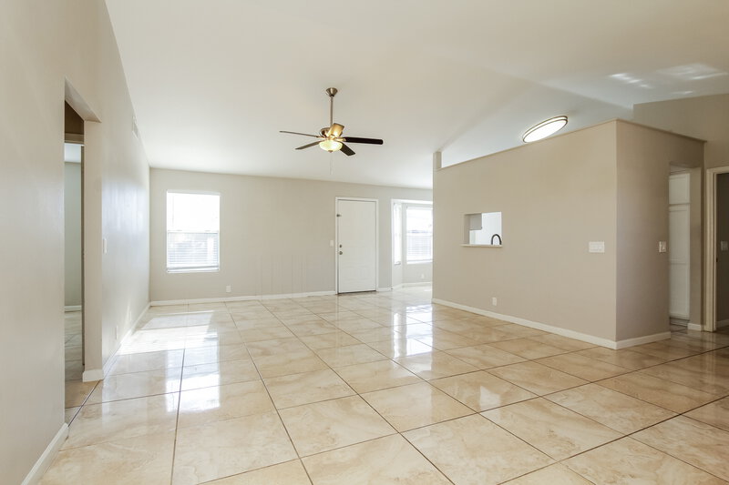 1,990/Mo, 8023 W Krall St Glendale, AZ 85303 Living Room View