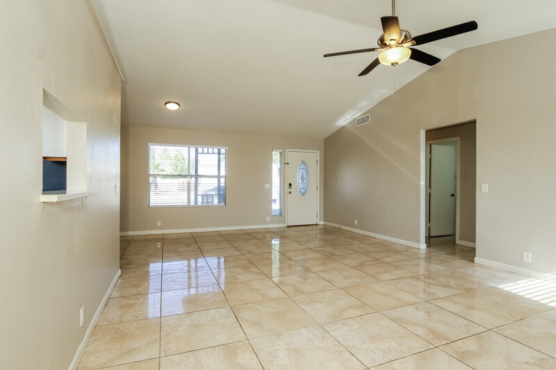 1,990/Mo, 8023 W Krall St Glendale, AZ 85303 Living Room View 3