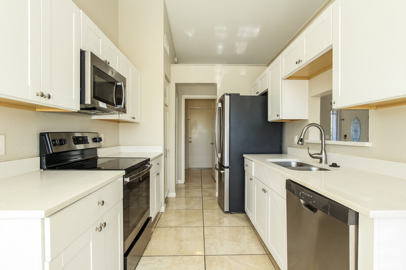 1,990/Mo, 8023 W Krall St Glendale, AZ 85303 Kitchen View