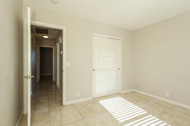 1,990/Mo, 8023 W Krall St Glendale, AZ 85303 Bedroom View 4