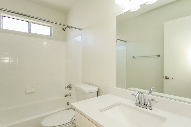 1,990/Mo, 8023 W Krall St Glendale, AZ 85303 Bathroom View