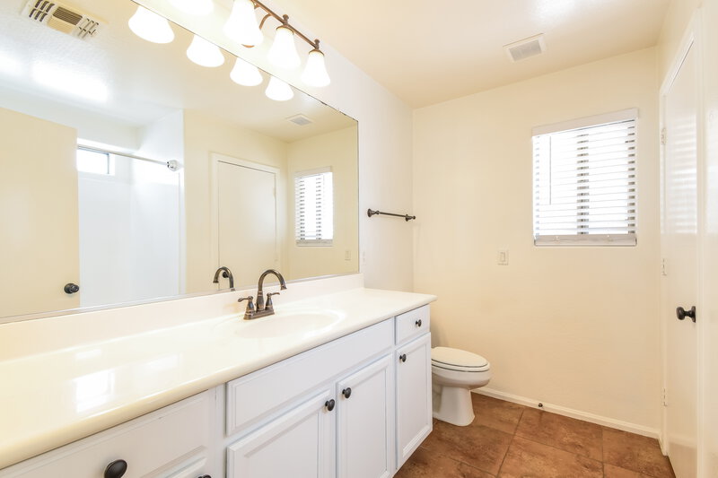 1,955/Mo, 38306 N Amy Ln San Tan Valley, AZ 85140 Main Bathroom View