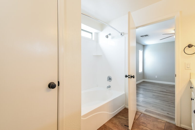 1,955/Mo, 38306 N Amy Ln San Tan Valley, AZ 85140 Main Bathroom View 2