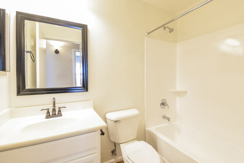 1,955/Mo, 38306 N Amy Ln San Tan Valley, AZ 85140 Bathroom View