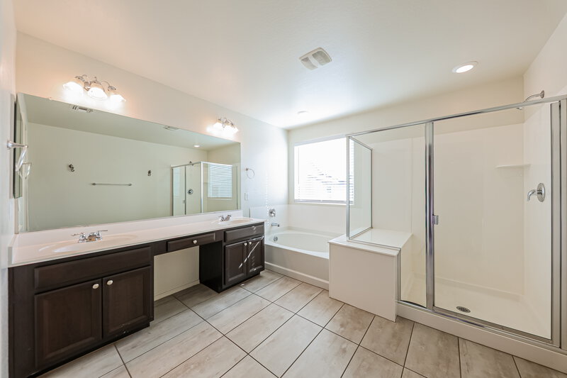2,050/Mo, 16663 W Sierra Street Surprise, AZ 85388 Main Bathroom View