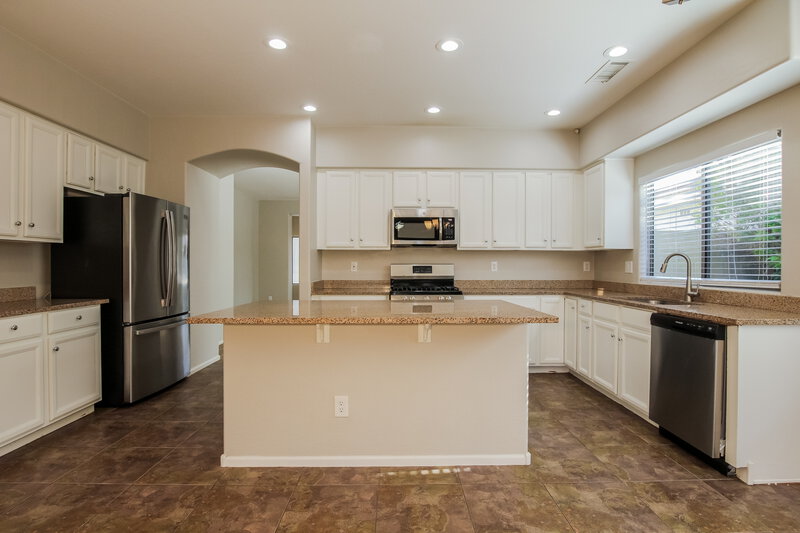 2,280/Mo, 17446 W Papago Street Goodyear, AZ 85338 Kitchen View