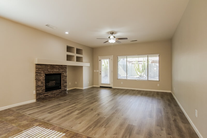 2,280/Mo, 17446 W Papago Street Goodyear, AZ 85338 Family Room View
