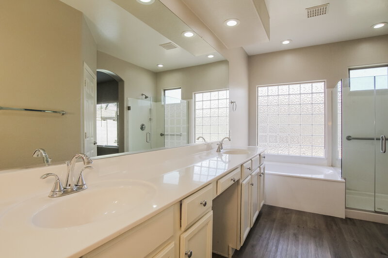 2,280/Mo, 17446 W Papago Street Goodyear, AZ 85338 Main Bathroom View