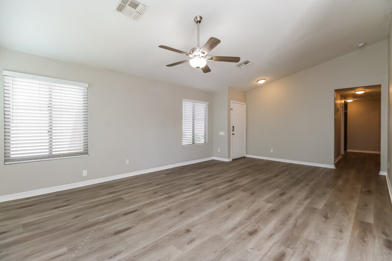 2,090/Mo, 1037 W 7th Ave Apache Junction, AZ 85120 Living Room View 2