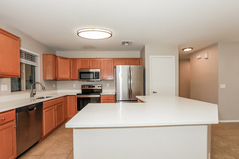 2,065/Mo, 2541 S De Soto Rd Apache Junction, AZ 85119 Kitchen View 3
