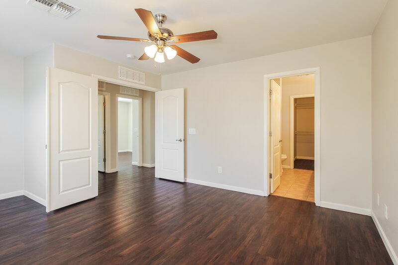 2,425/Mo, 6728 N 130th Ave Glendale, AZ 85307 Main Bedroom View 2