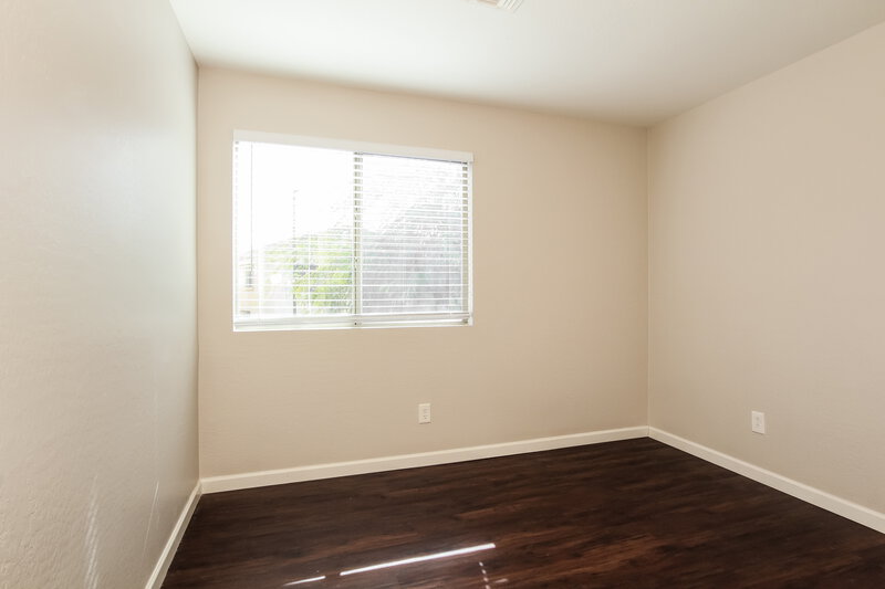 2,425/Mo, 6728 N 130th Ave Glendale, AZ 85307 Bedroom View 3